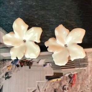 Zara White Flower Earrings